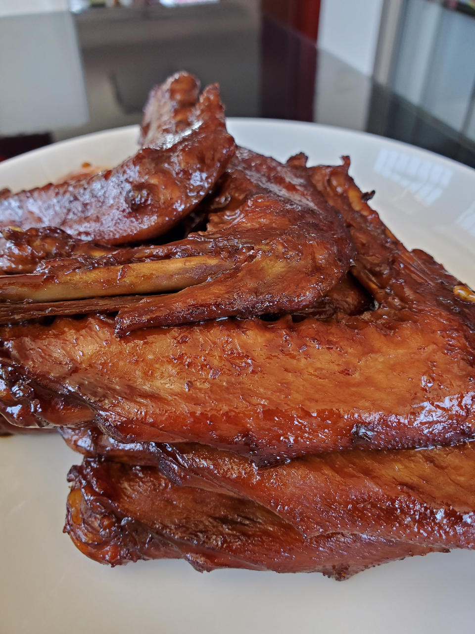 味道跟周黑鸭一样一样的，但更卫生更省钱的卤鸭架