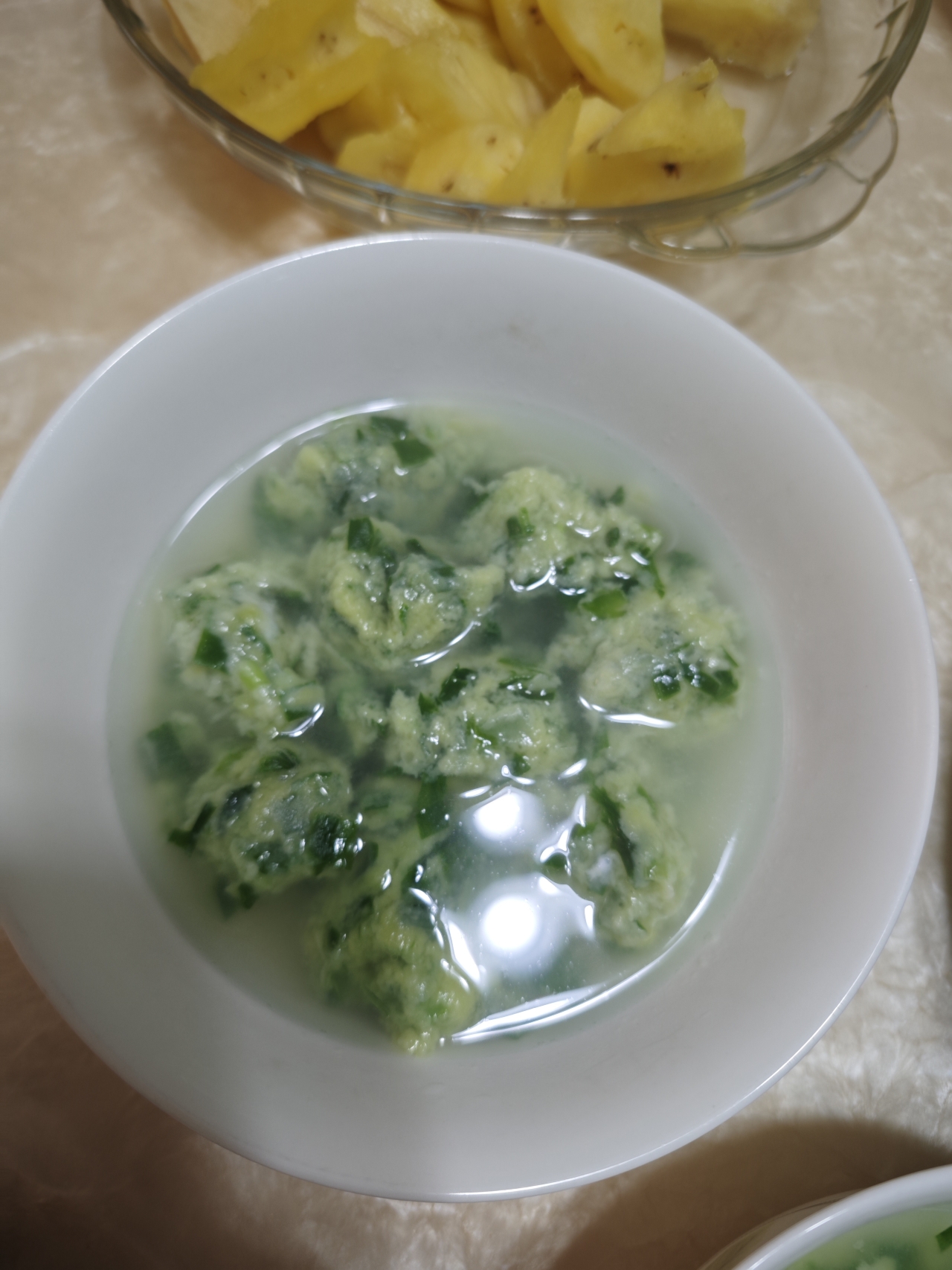尝一口春天的鲜汤丨韭菜疙瘩汤