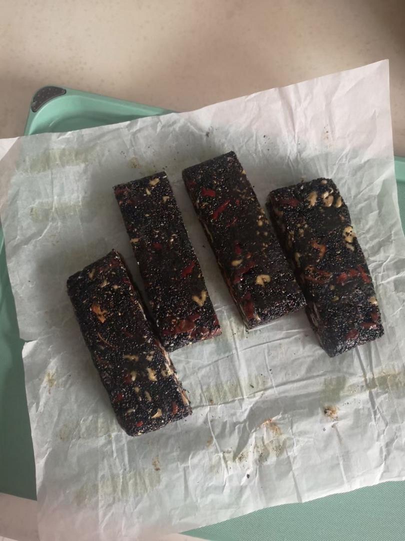 黑芝麻红枣核桃糕