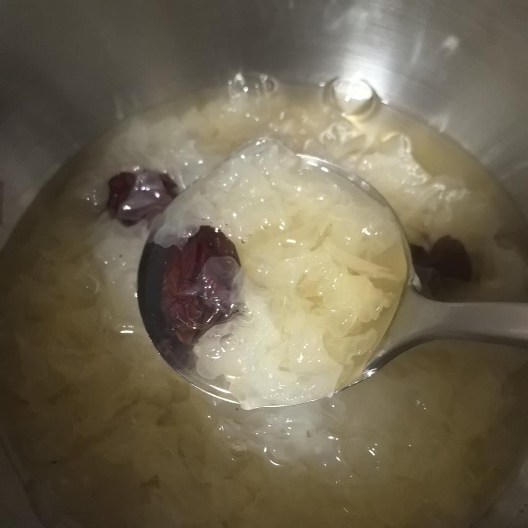 银耳红枣汤（鲜银耳）