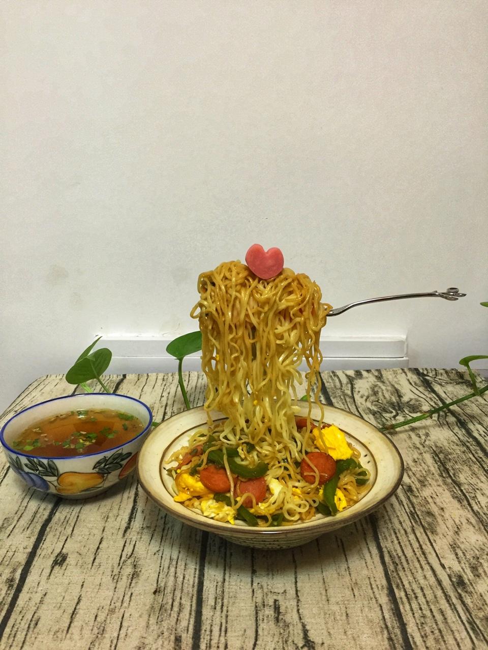 会站的面条