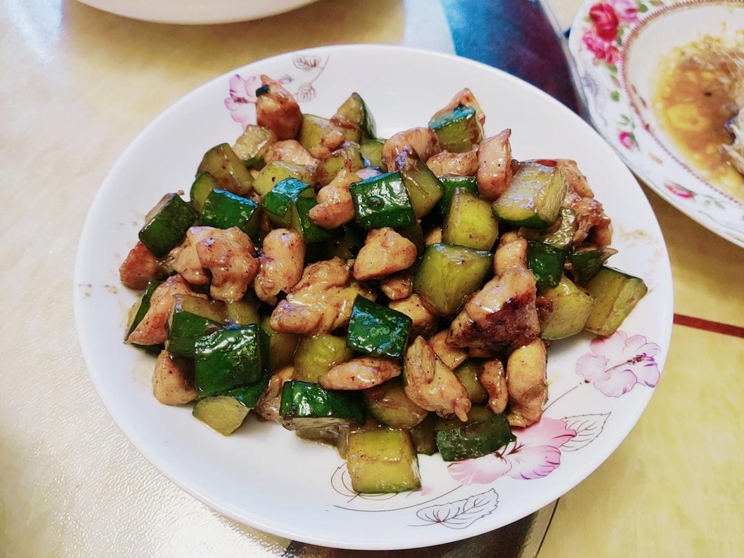 减脂素菜--黄瓜炒鸡丁