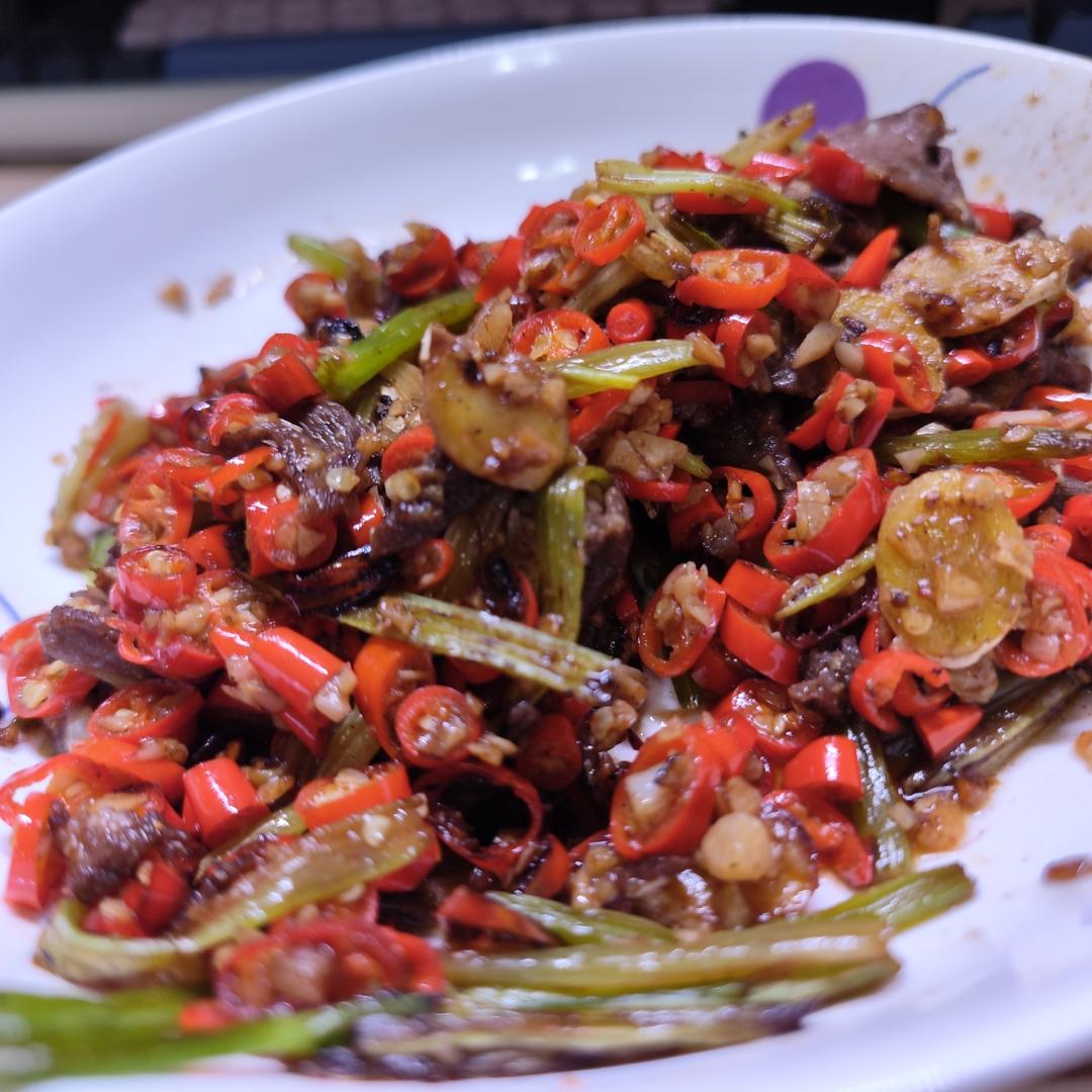下饭神器又来了，试试这道芹菜炒牛肉！！