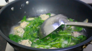 肉丸子青菜汤的做法 步骤4