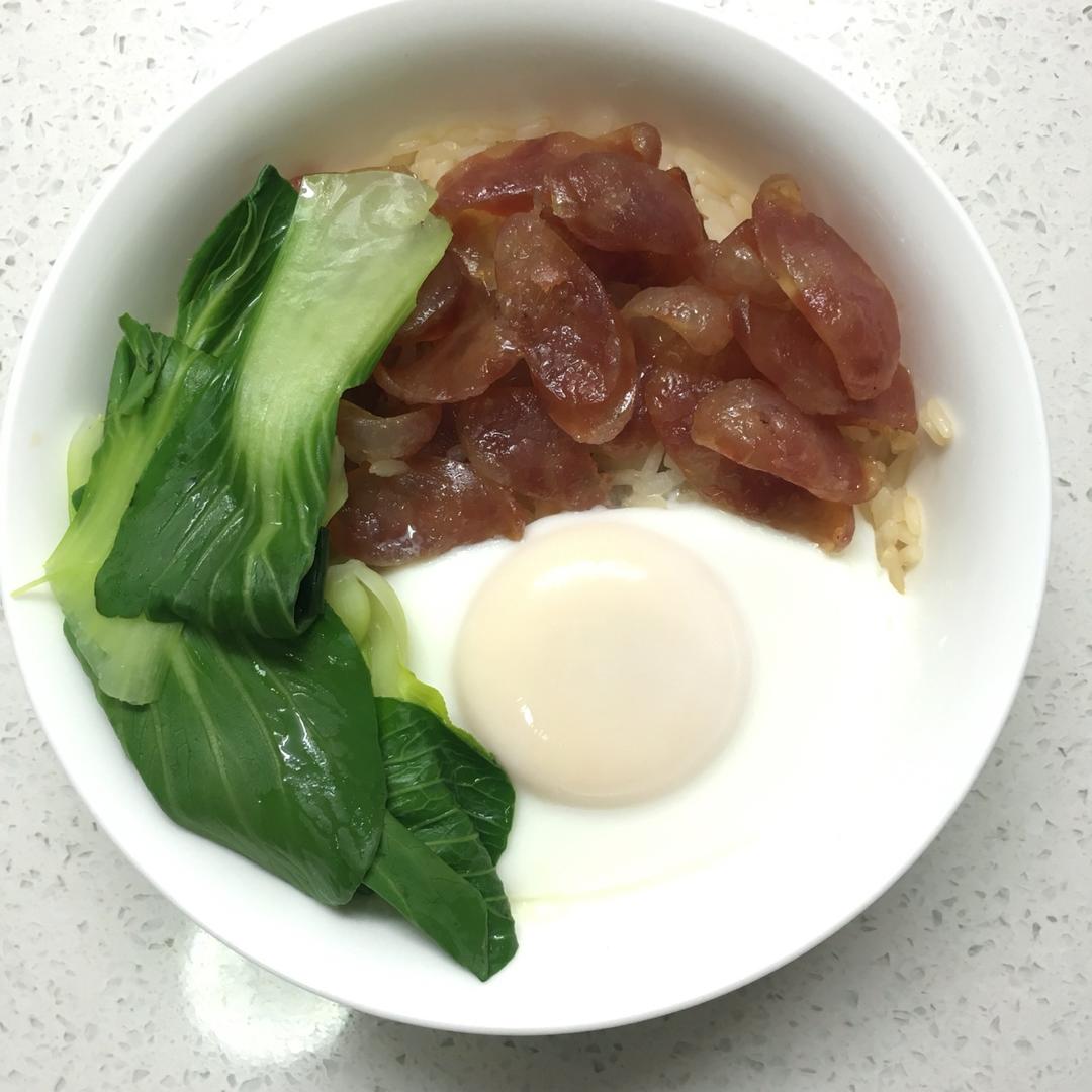 广式腊味煲仔饭