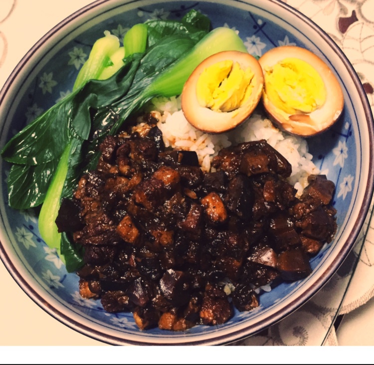 洋葱酥卤肉饭