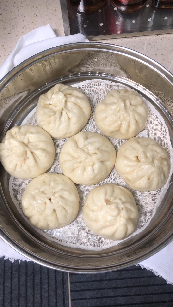 松软多汁的肉包子