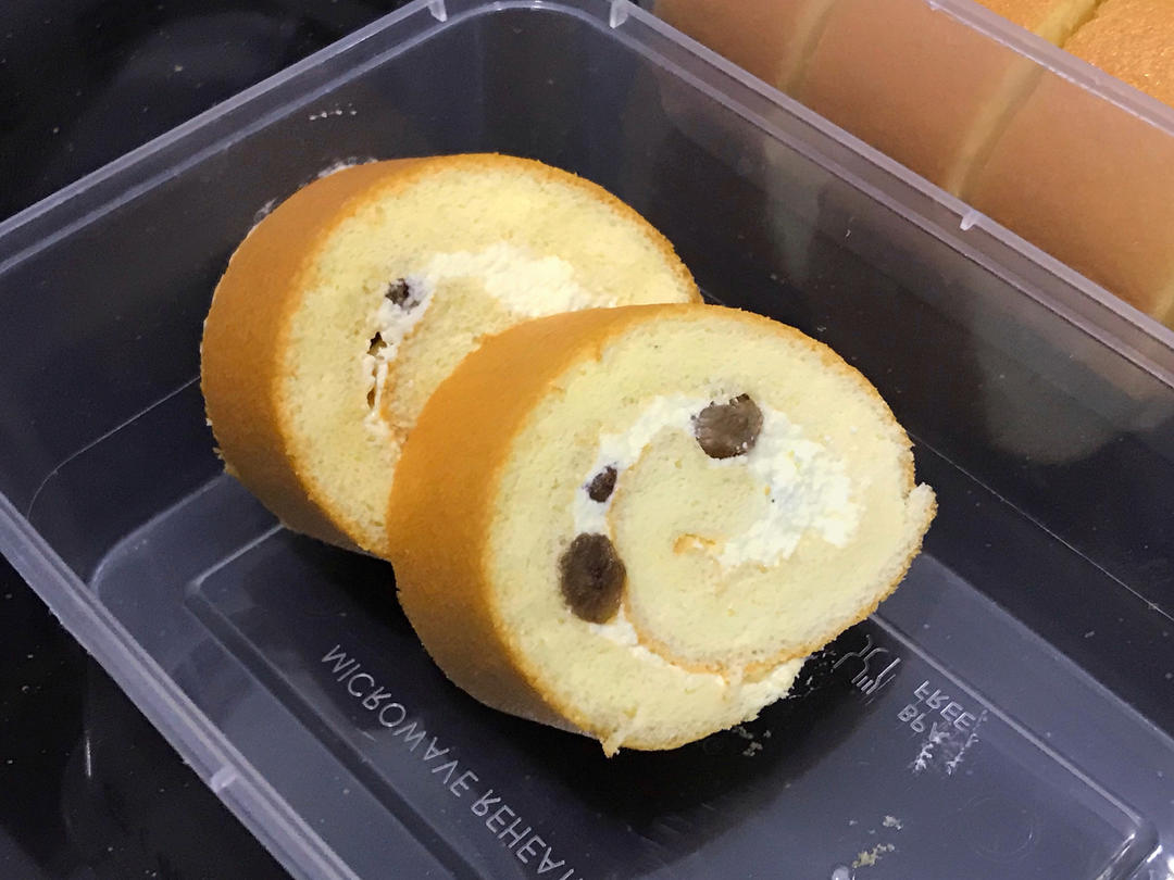 “小三卷”|小烤盘原味蛋糕卷，我也能随心所欲卷蛋糕啦（全程GIF动图示范）