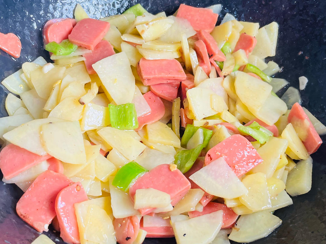 青椒火腿炒土豆片