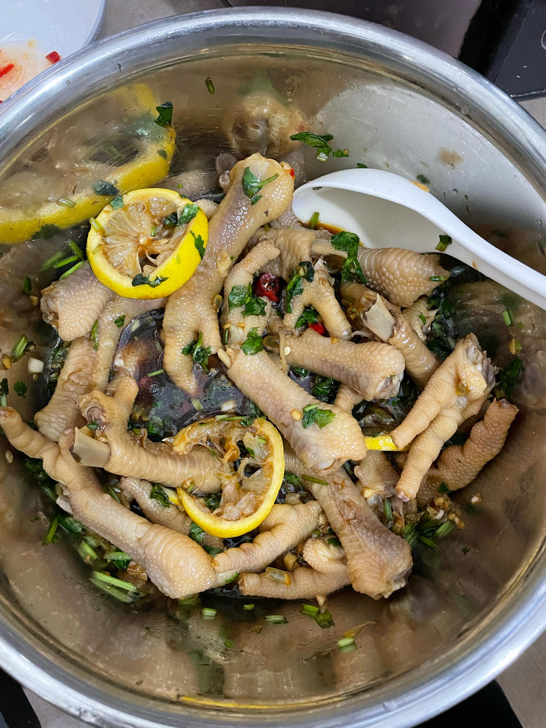 【酸辣无骨凤爪】