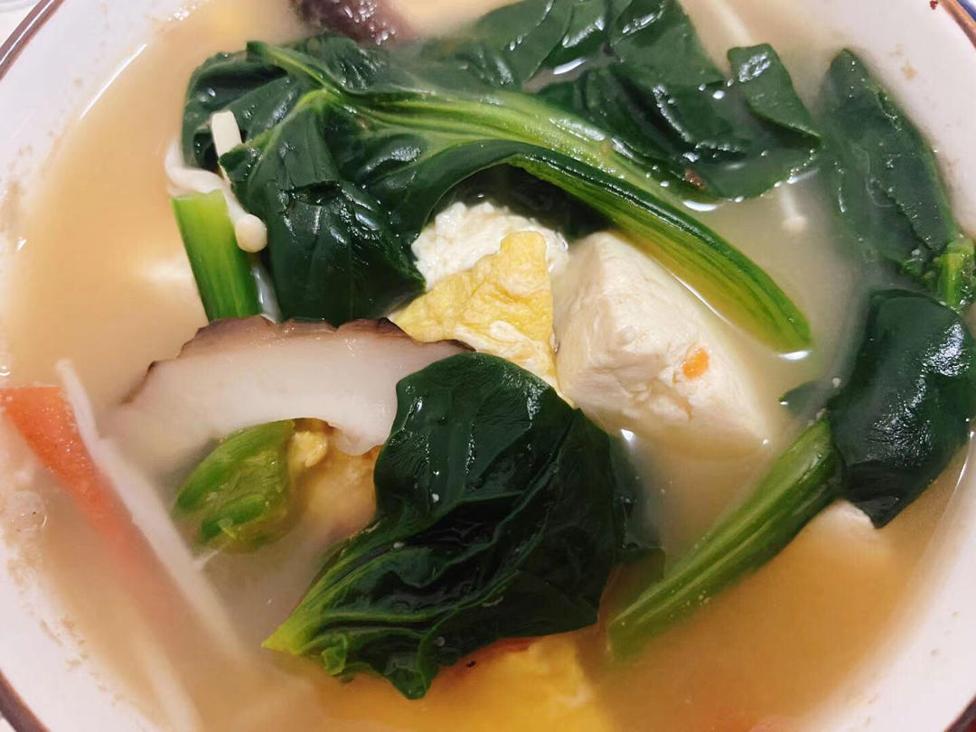 西红柿菌菇豆腐汤