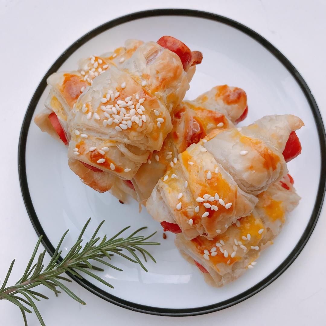 香肠酥皮卷：手抓饼皮还能这样吃，不用和面快速搞定早餐