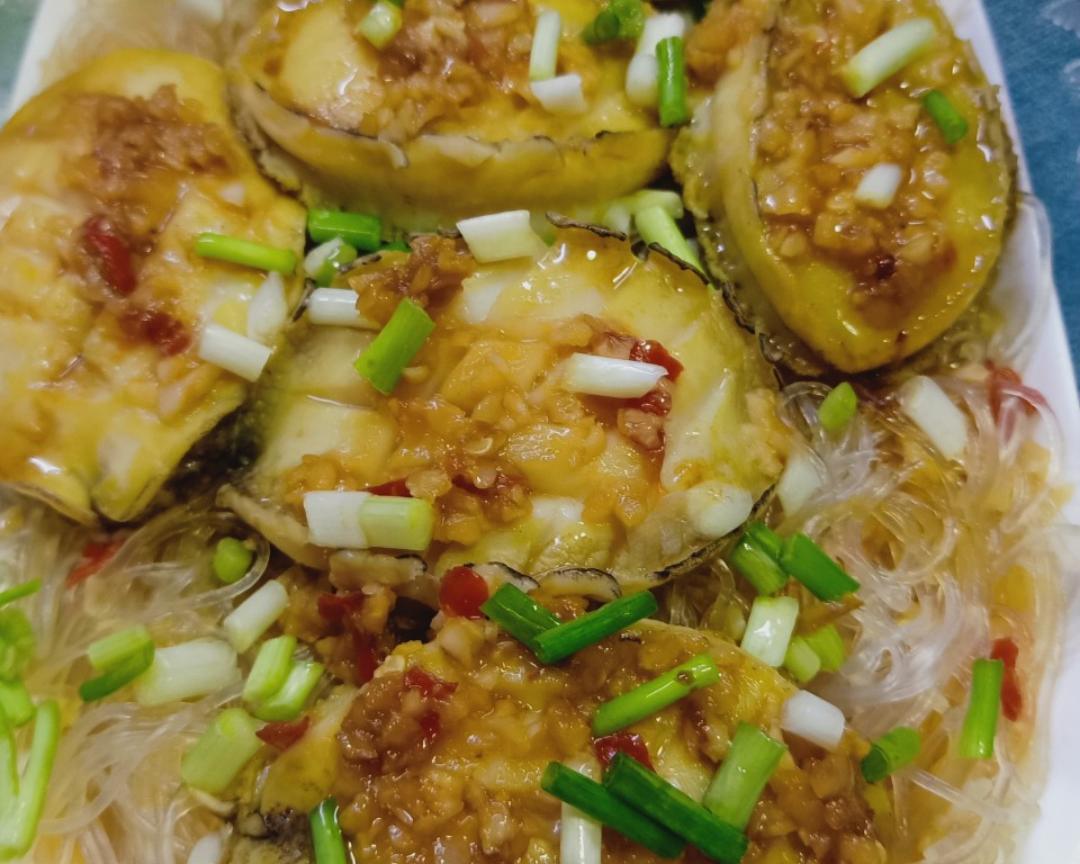 清蒸金蒜鲍鱼的做法