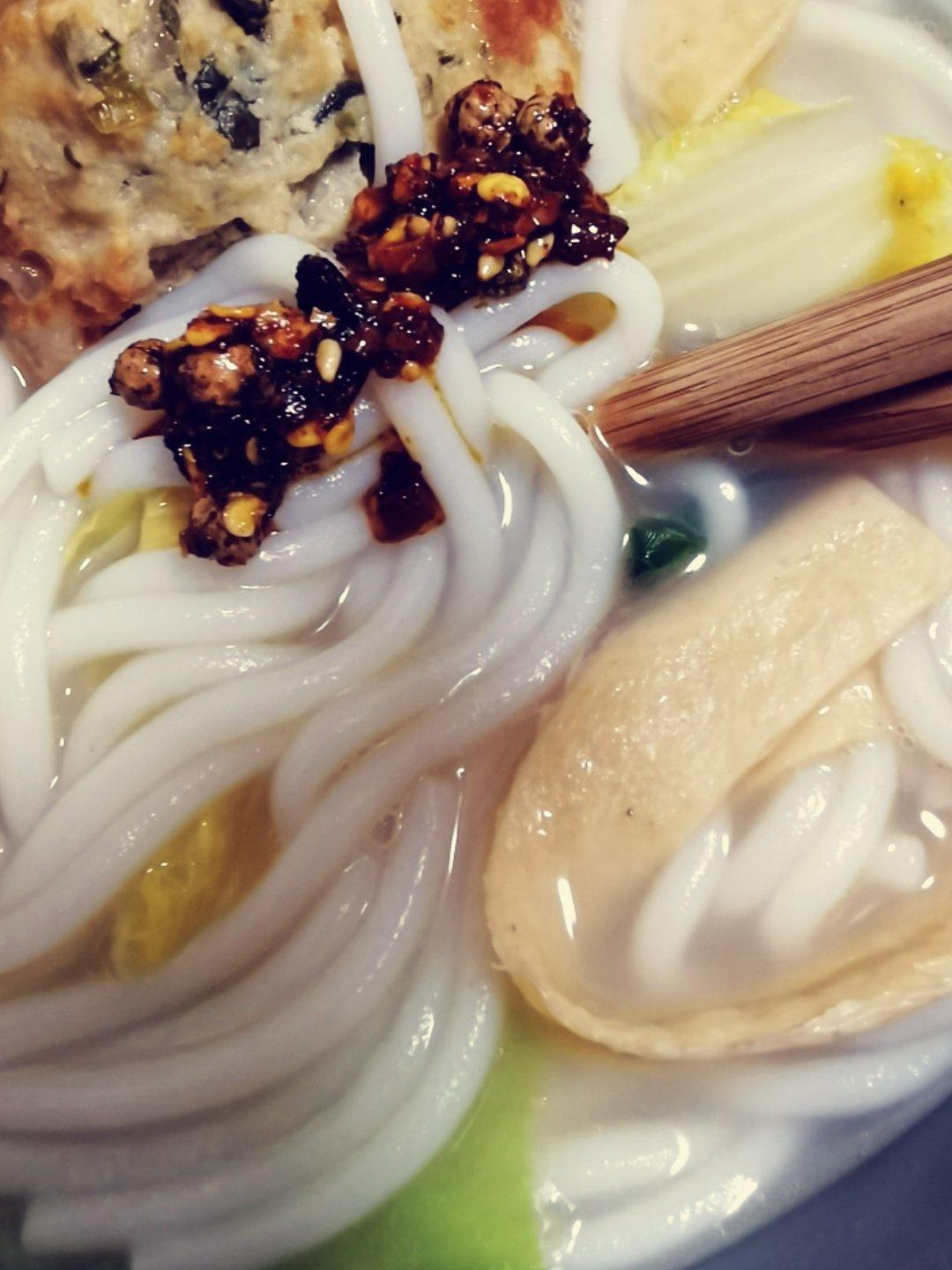 砂锅鸡汤过桥米线