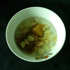 青红萝卜粟米煲猪骨汤(润肺止咳老火汤)的做法 步骤2