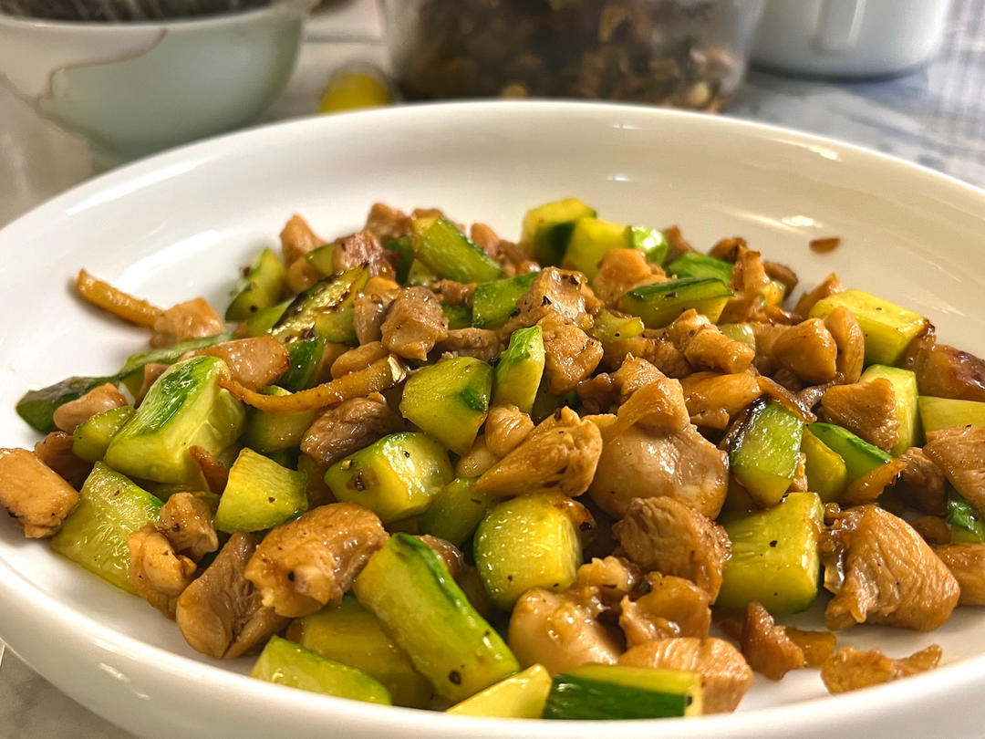 【减脂餐No.3】好吃不胖的黄瓜炒鸡丁 超简单