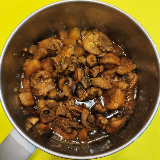 电煮锅版：香菇土豆焖鸡的做法