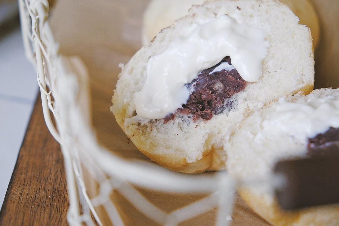 爆浆芝士红豆面包（酒酿餐包）