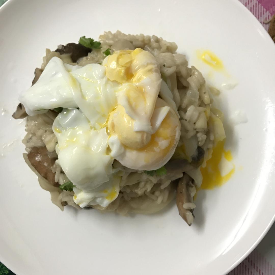 蘑菇意大利芹藜麦炖饭.Mushroom, parsley &quinoa risotto.