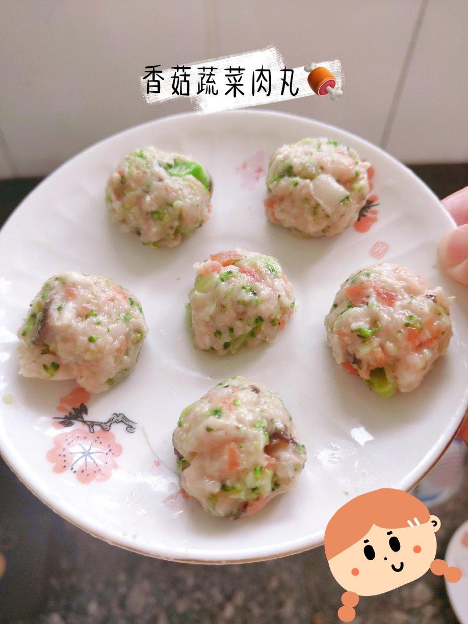 宝宝辅食：胡萝卜香菇鸡腿肉丸