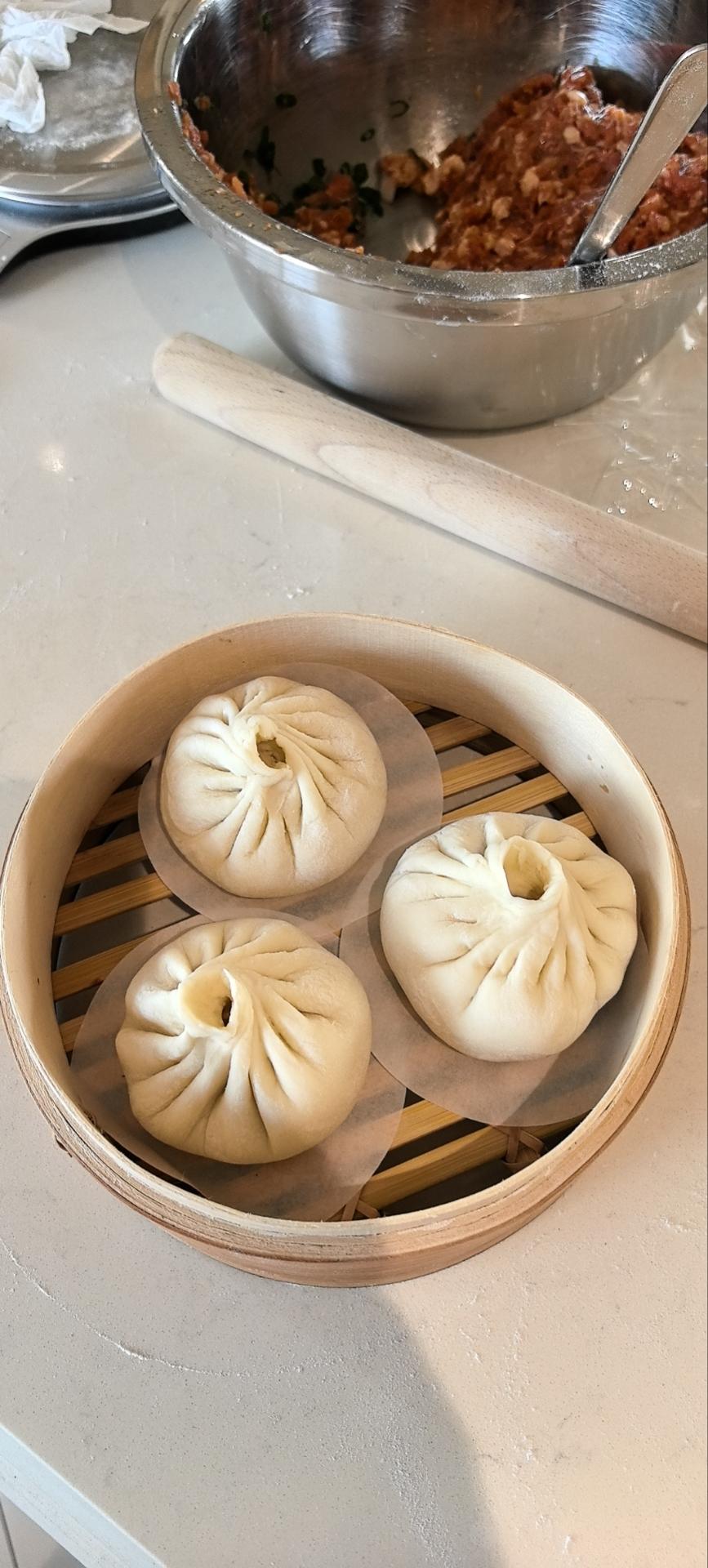 松软多汁的肉包子