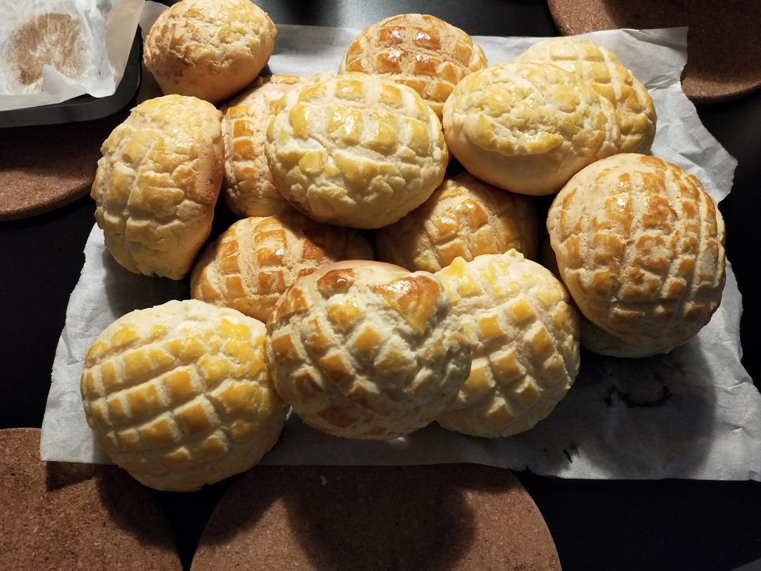 好吃到炸裂的港式菠萝包（附带制作酥皮的小视频）