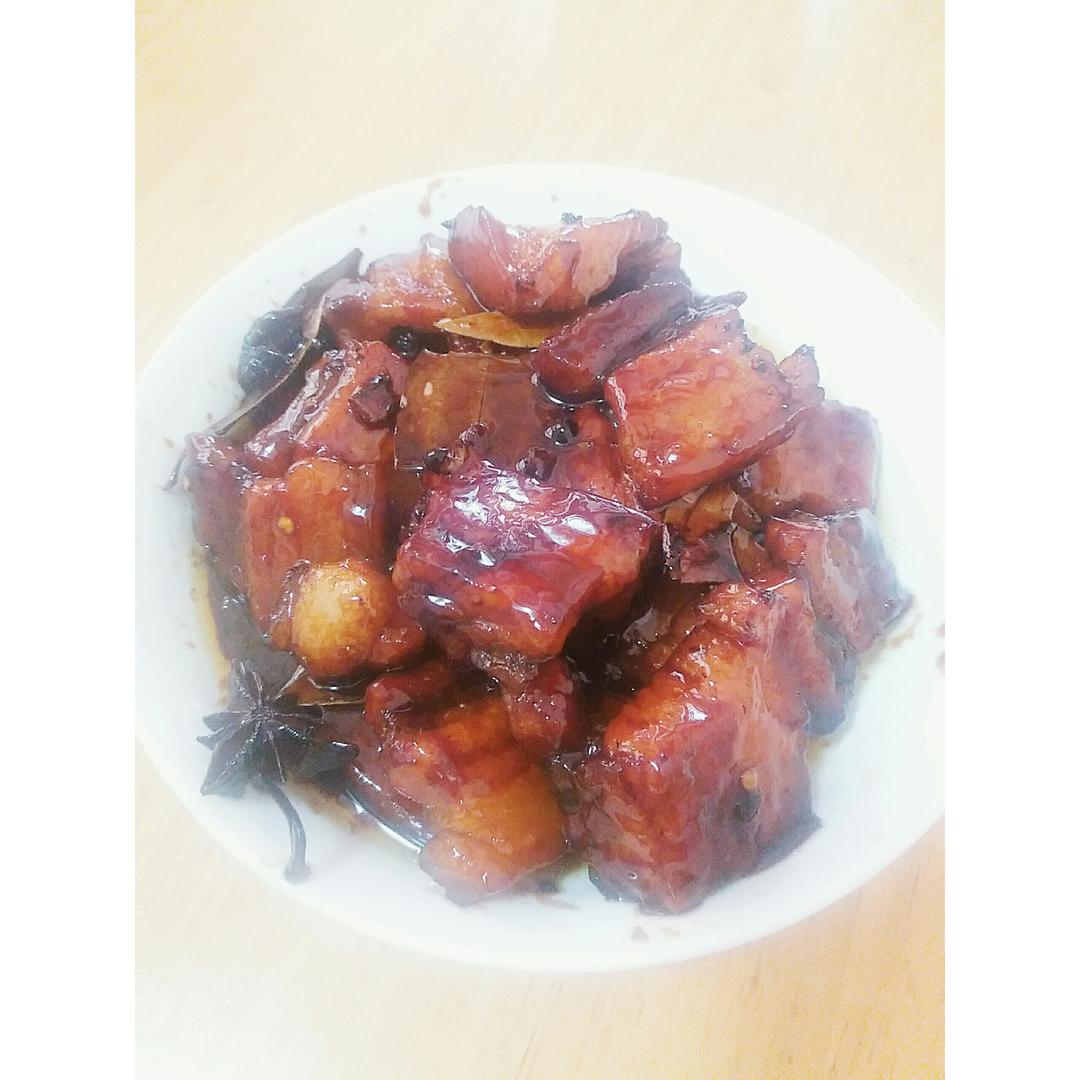 吃着碗里望着锅里的红烧肉