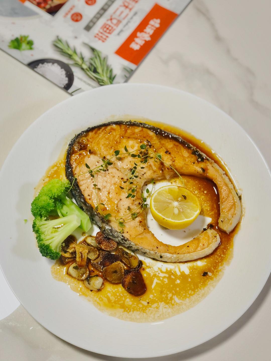 百里香蒜油三文鱼扒