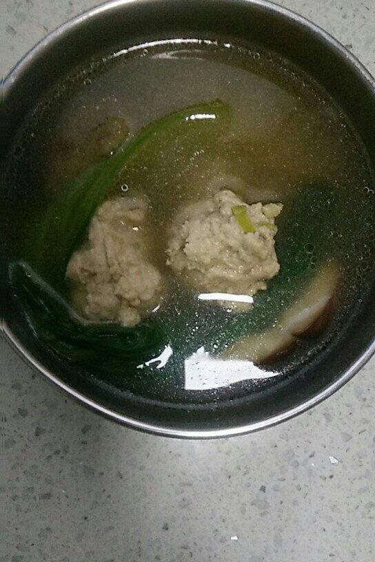 香菇小白菜丸子汤