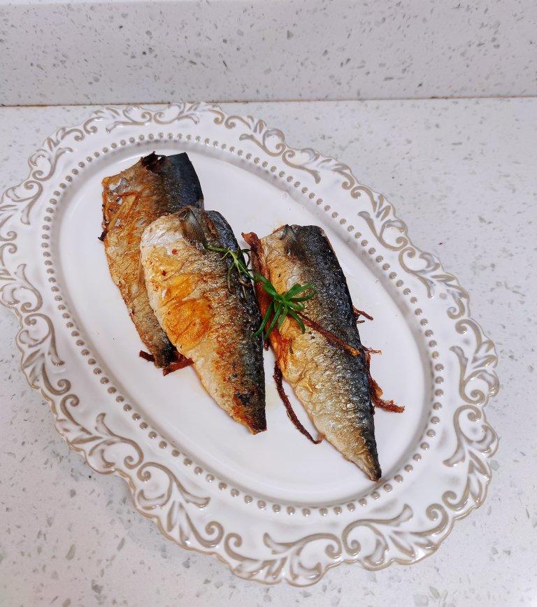 干煎脆皮挪威青花鱼 ｜ 不放油，轻调味，很健康，难道这就是烧烤的最高境界？