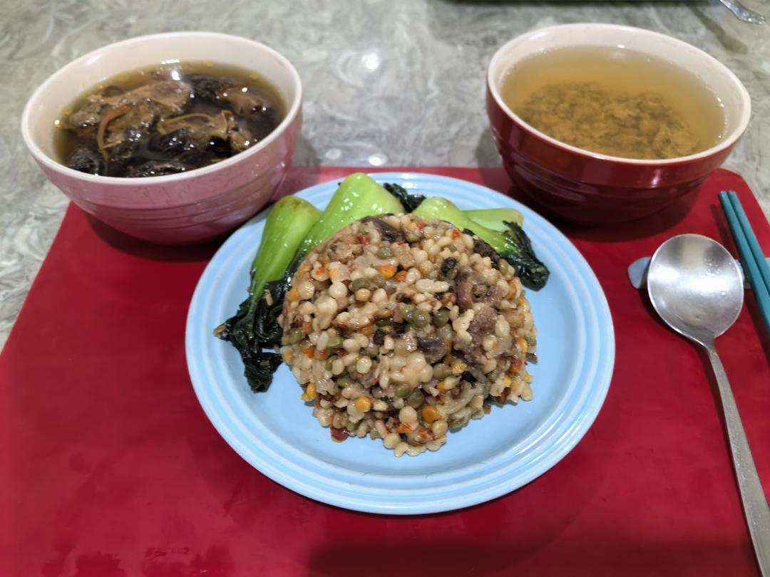 孩子最爱吃香喷喷的牛肉粒炒饭