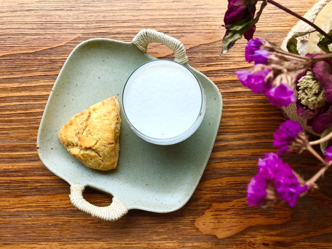 咸蛋黄肉松司康