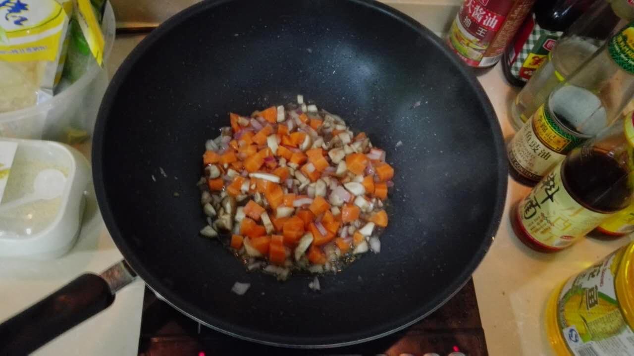 电压力锅萝卜香菇排骨焖饭的做法 步骤3