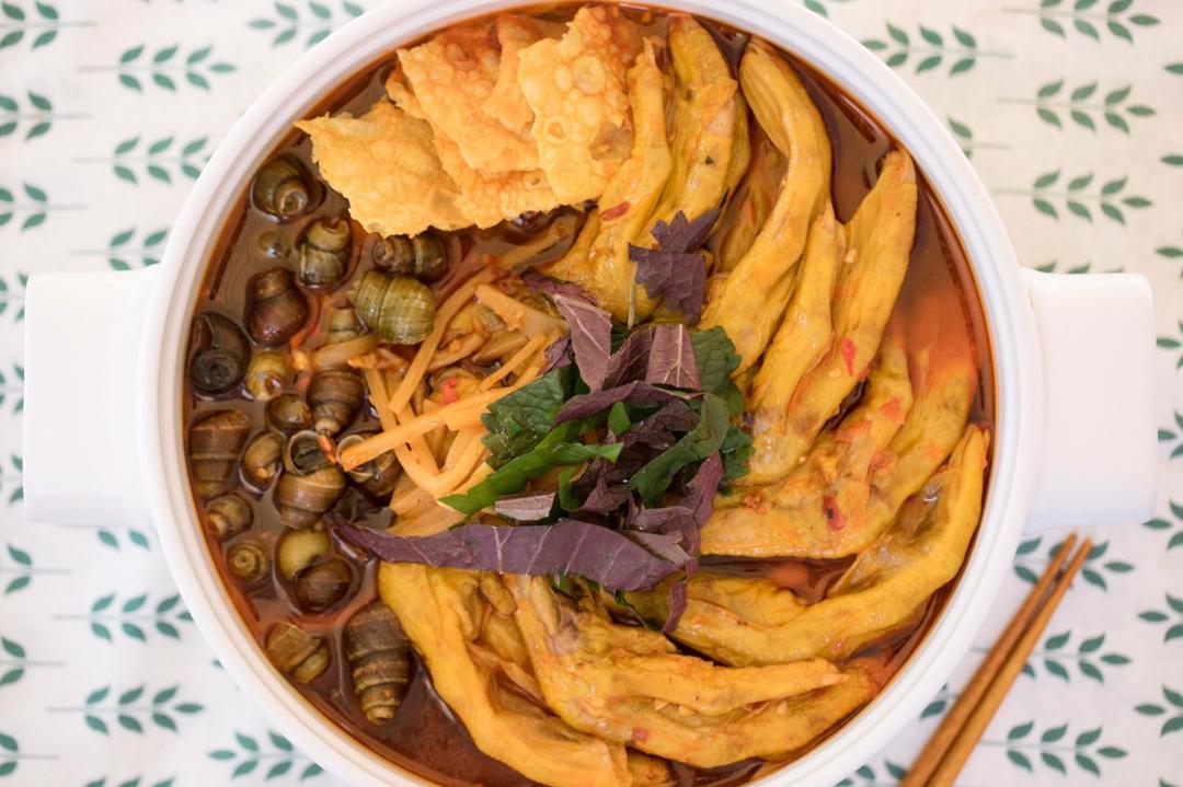 香气四溢的螺蛳鸭脚煲