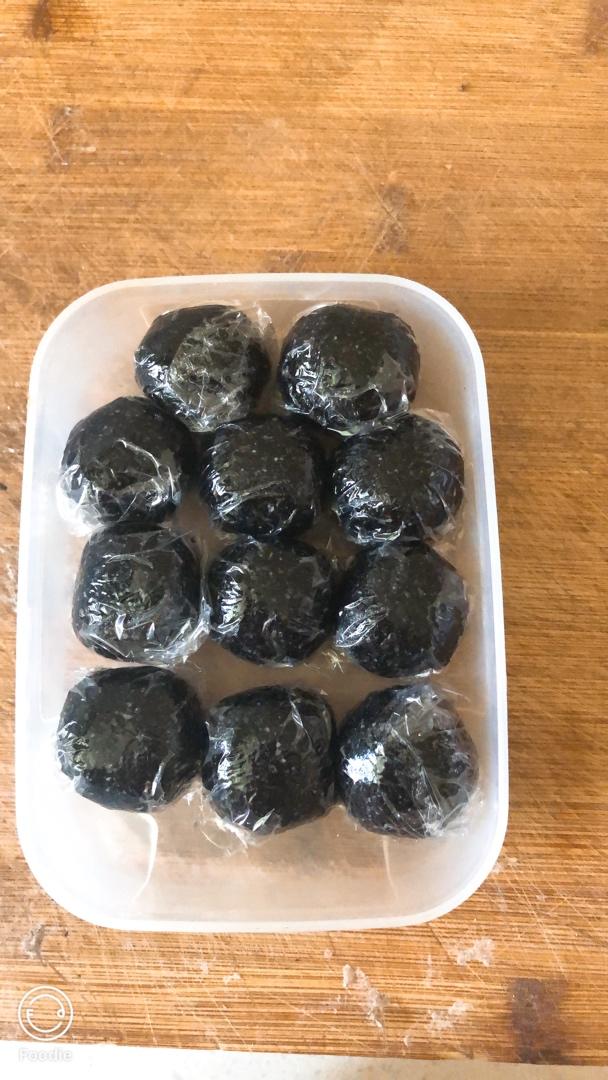 无油简单易做的乌发养生黑芝麻蜜丸