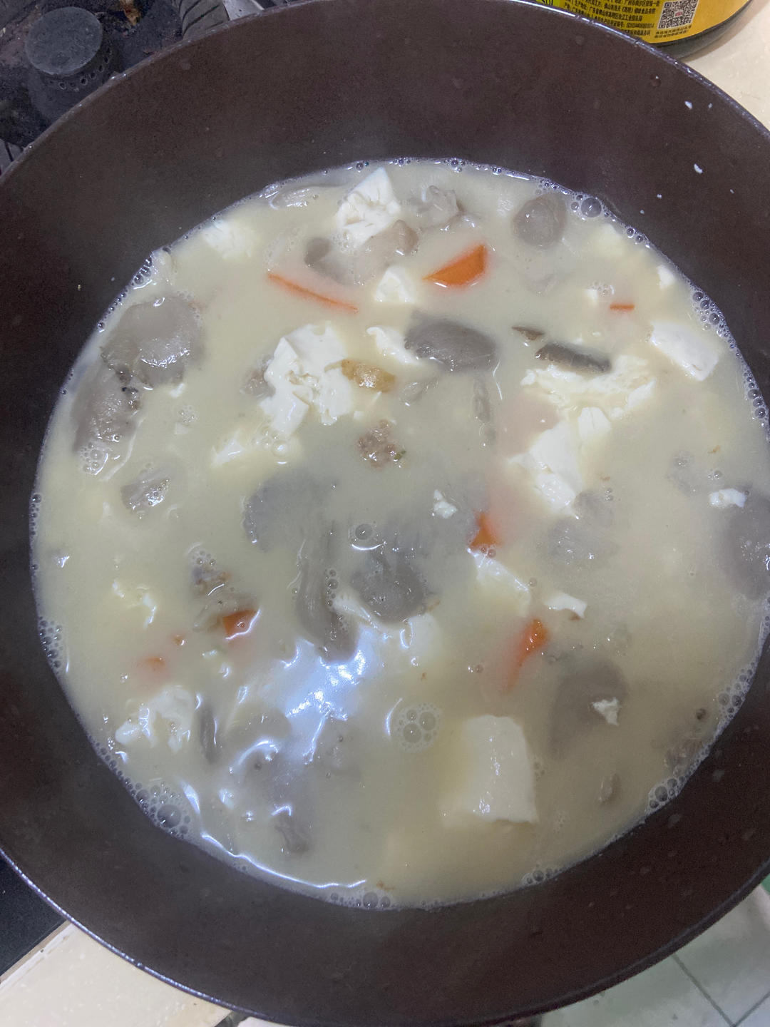 平菇，小肉圆，豆腐汤