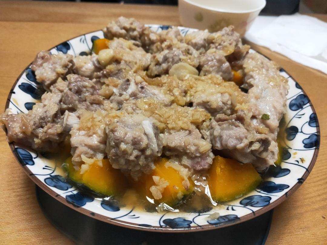 家常蒜香排骨蒸南瓜