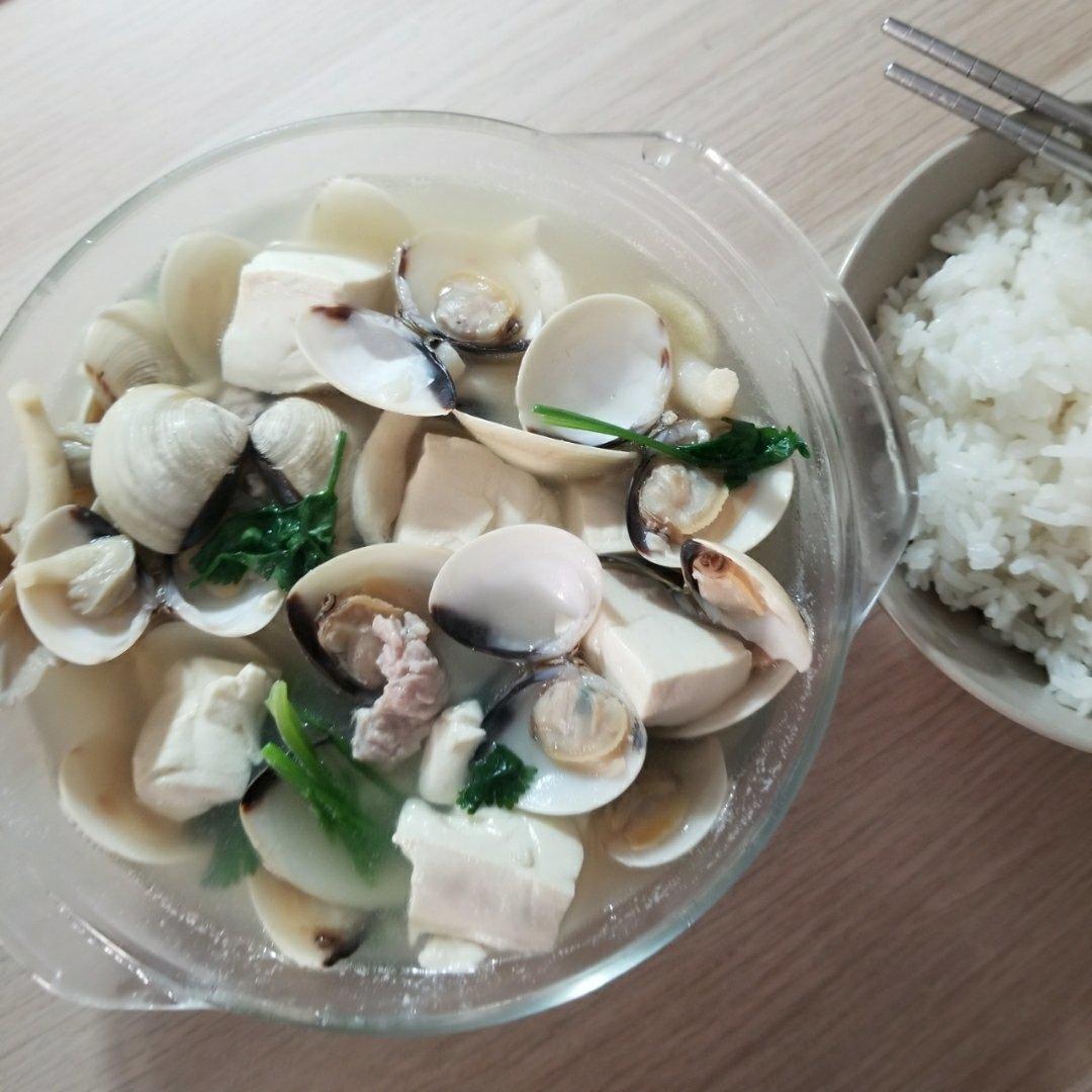 杂菌白贝豆腐汤