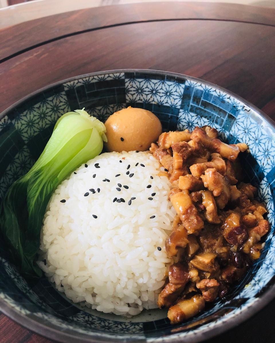 洋葱酥卤肉饭