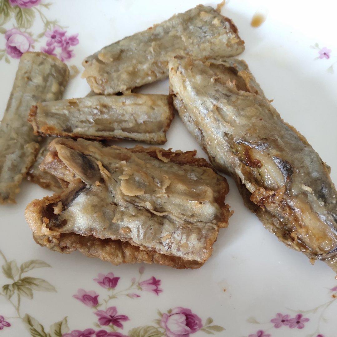 炸带鱼段(一点小窍门油就不浑了)