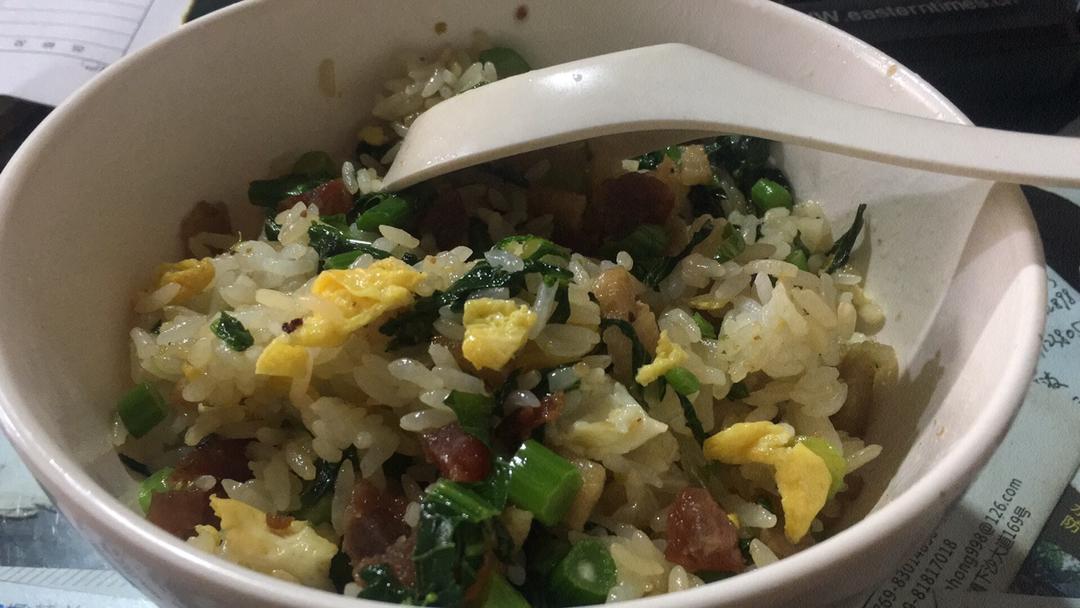 菜心粒鸡蛋火腿炒饭