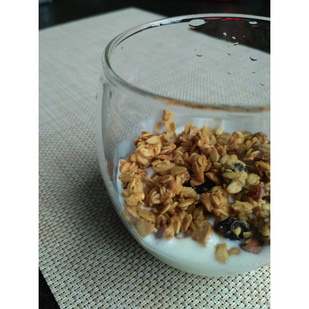 Today's breakfast 格兰诺拉脆麦片