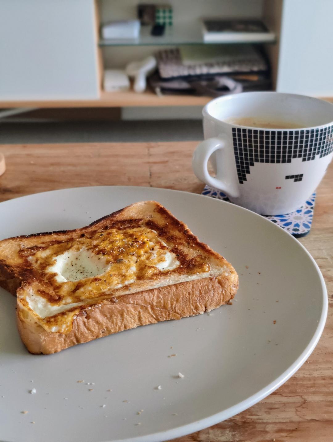 黄油吐司煎鸡蛋