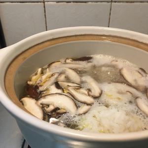 剩汤杂烩皇泡饭🌪的做法 步骤1