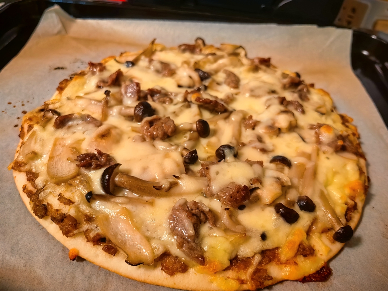 群菇荟萃披萨：低温面团，怎一个鲜字了得！
