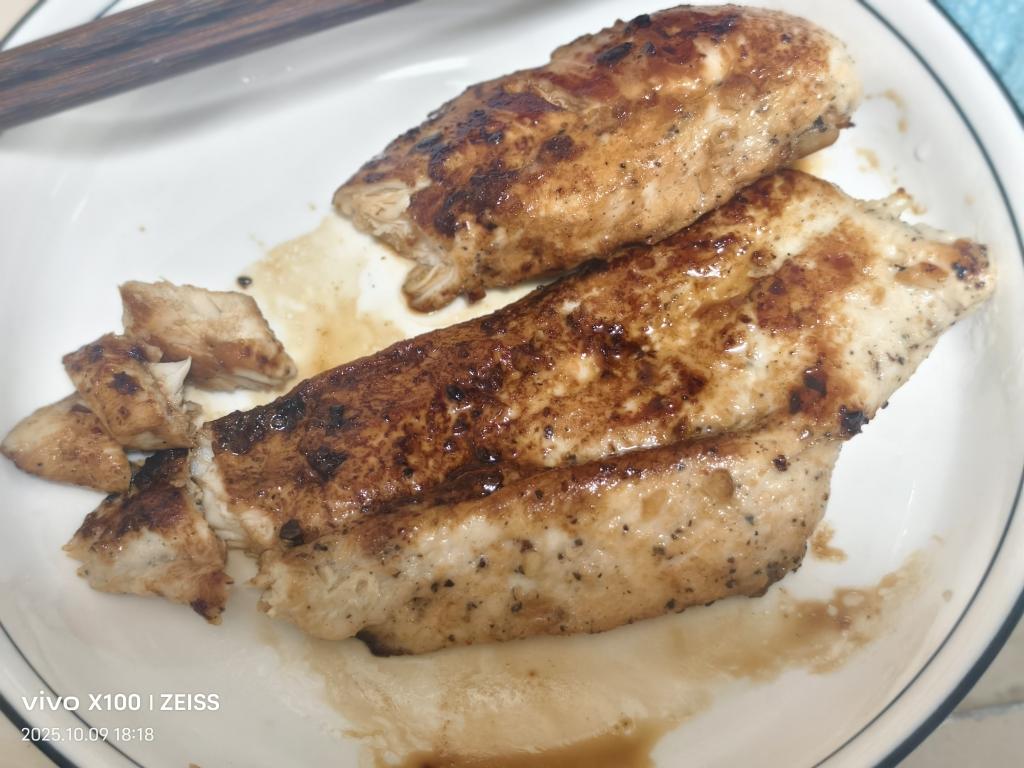 酷炫屌炸天好吃的煎鸡胸肉（香蒜蜂蜜煎鸡胸肉）