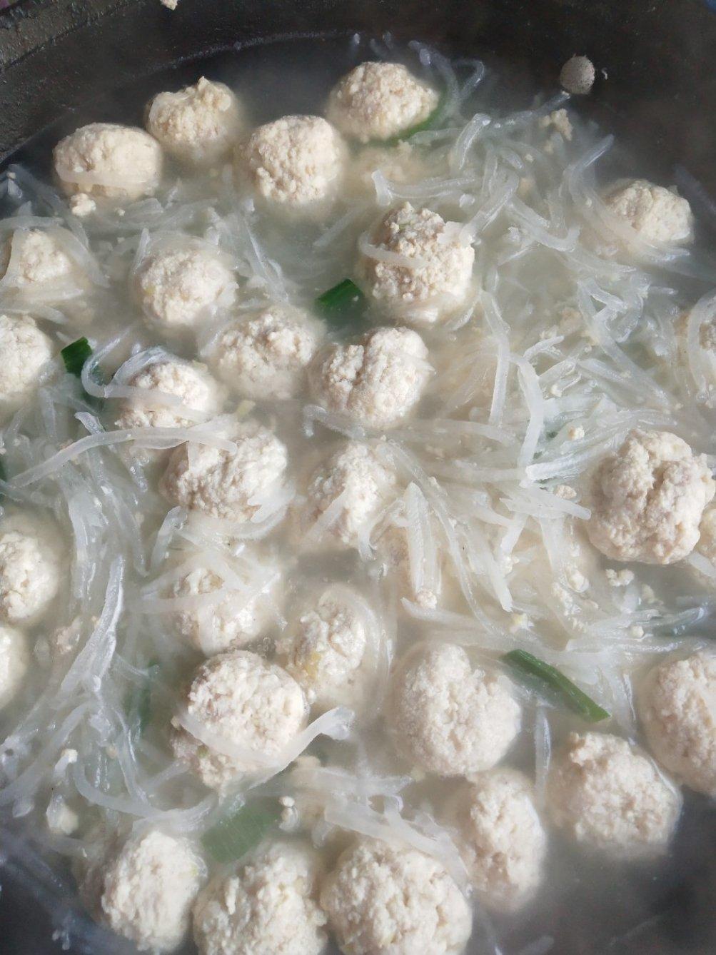 【10分钟系列】白萝卜豆腐圆子汤