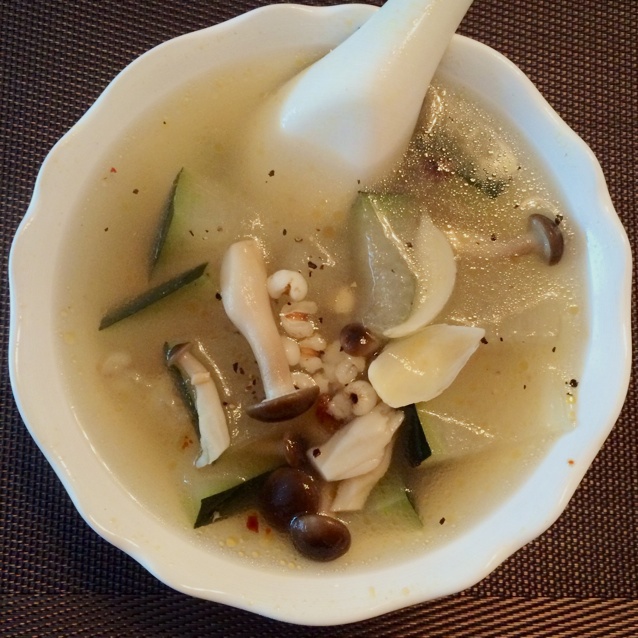 海鲜菇冬瓜薏米汤