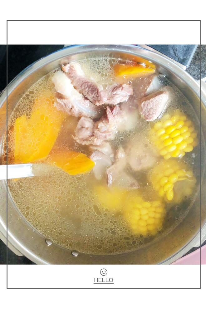 胡萝卜玉米猪骨汤的做法