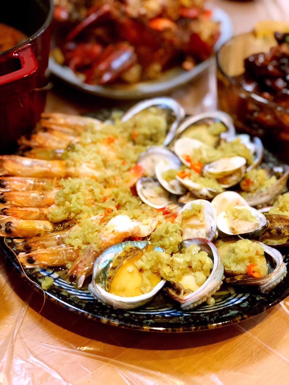 蒜蓉金针菇烤花蛤虾